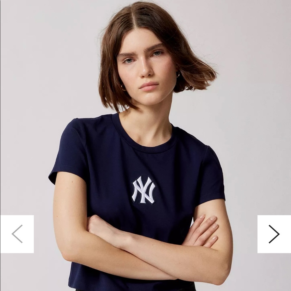 WORN ONCE: MLB New York Yankees Embroidered Baby Tee